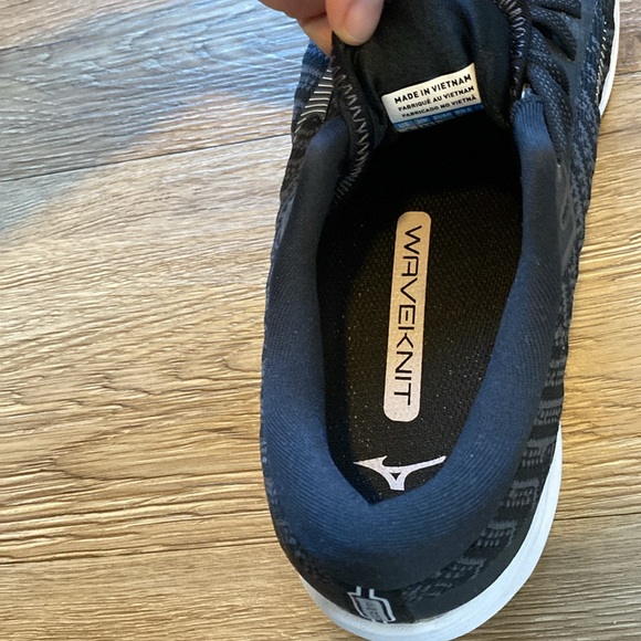 Mizuno Women's Wave Rider 24 Waveknit Running Shoe - Black/Dark Shadow - 9 - Picture 5 of 5